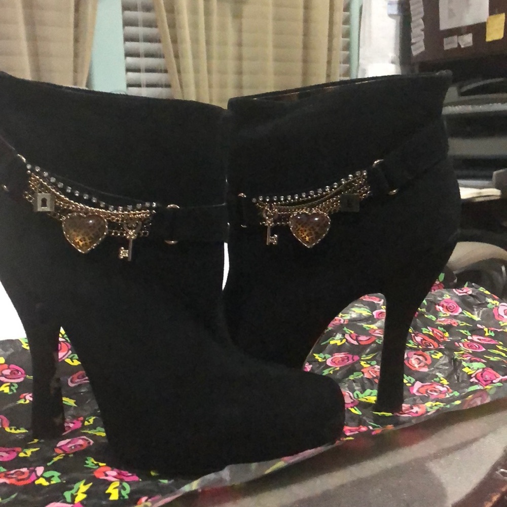 Betsey Johnson Black Sued Ankle Boots Size 11
